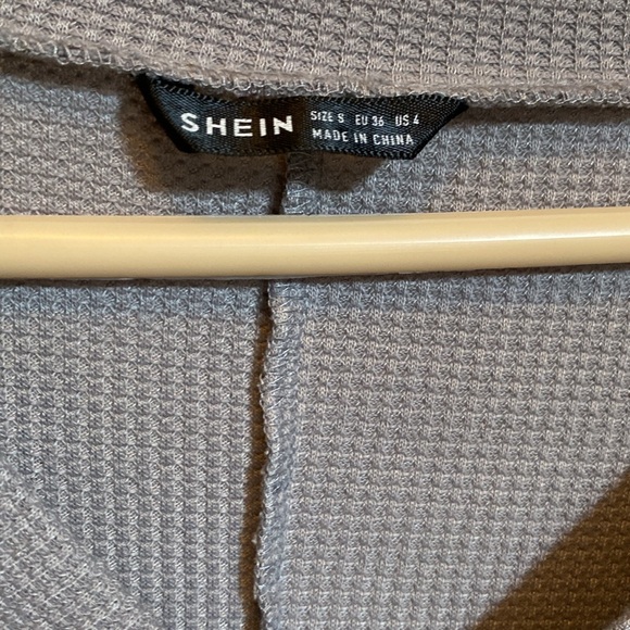 Women’s size s and xs sweater bundle from SHEIN - Picture 5 of 7